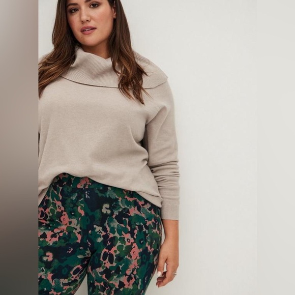 Torrid Full-Length Legging In Camo Floral Size 1X High Rise Stretch Comfy - Picture 4 of 13